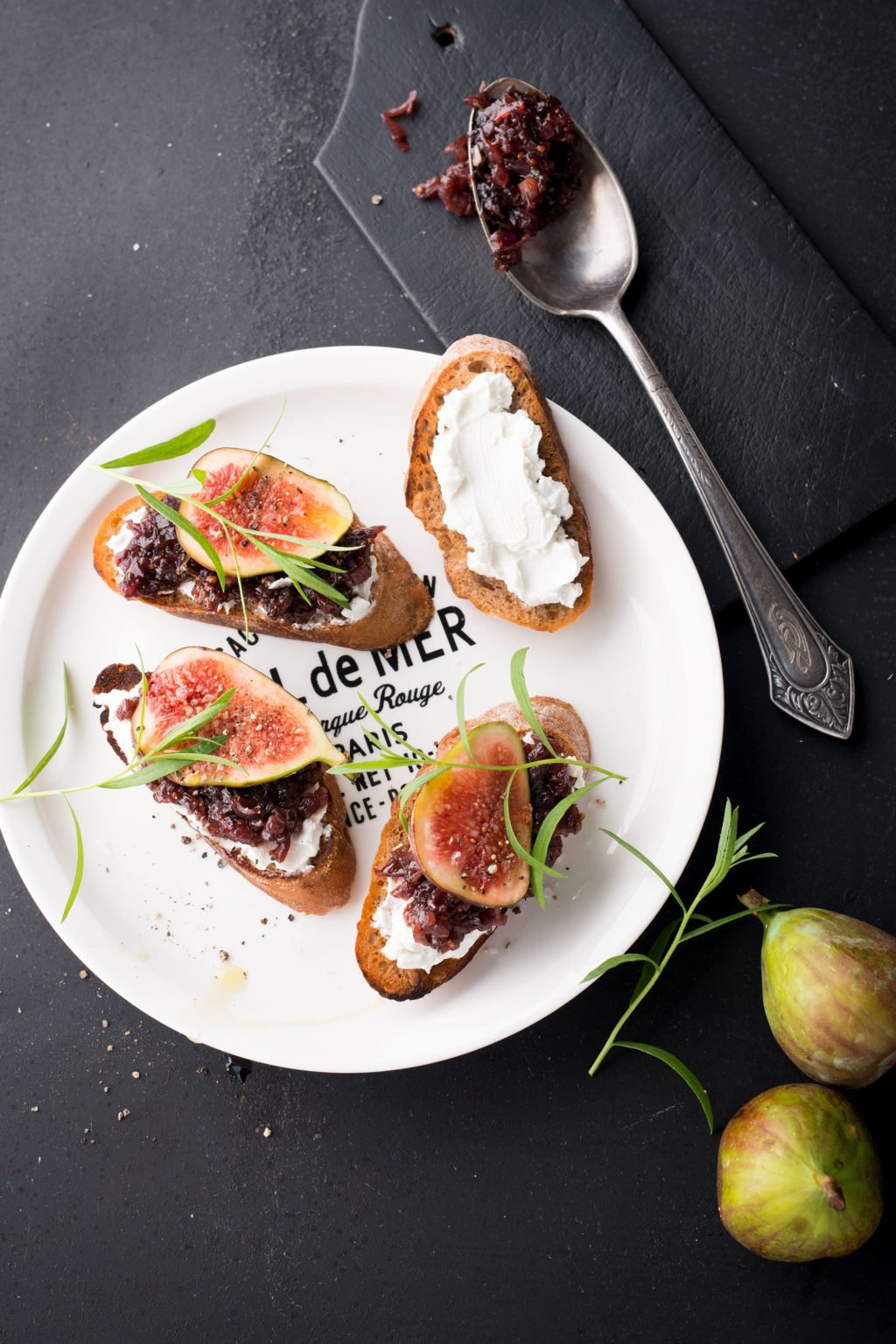 Röstbrot, Ziegenkäse, Feigen - Hennes' Finest Röstbrot, Ziegenkäse, Feigen - Hennes' Finest