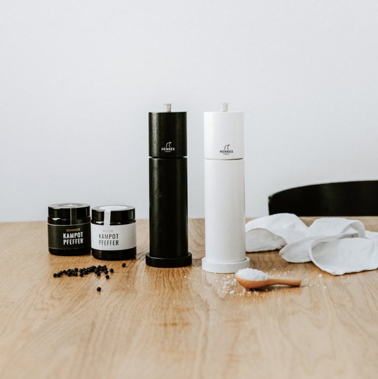 Mühlenset-schwarz-weiss-Duo_salz_pfeffer