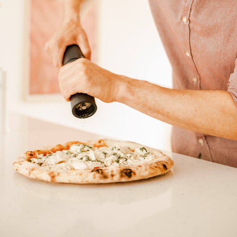 Pfeffermühlen-hochwertig-schwarz-pizza