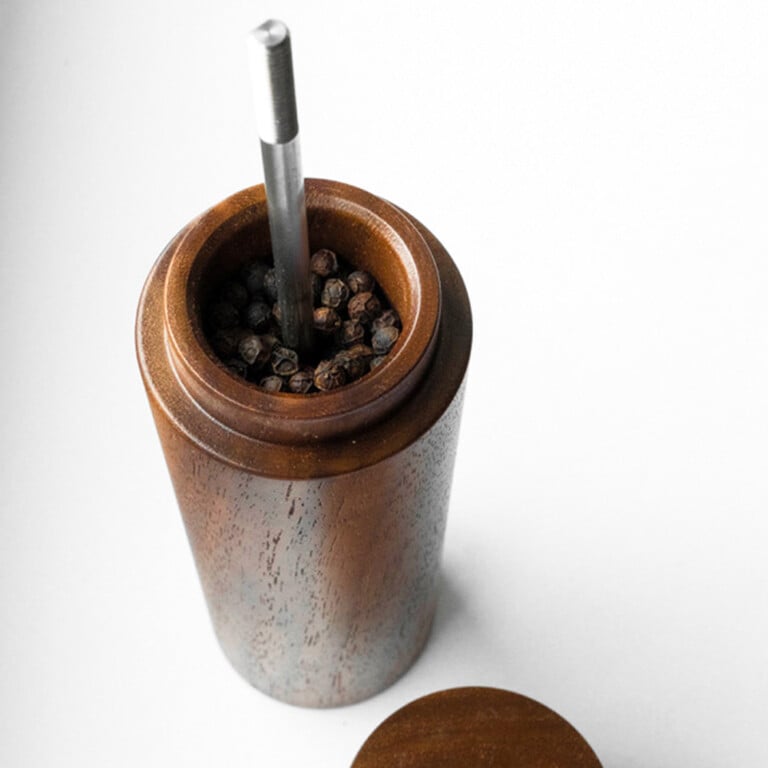 Pfeffermühlen-hochwertig-walnuss-holz-öffnung