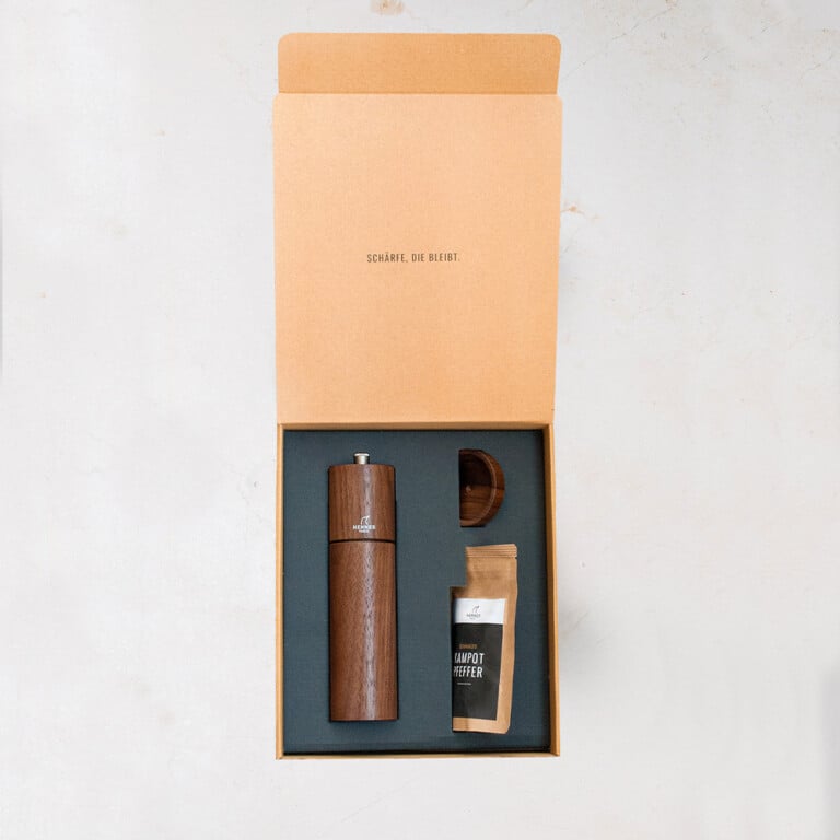Pfeffermühlen-hochwertig-walnuss-holz-packung