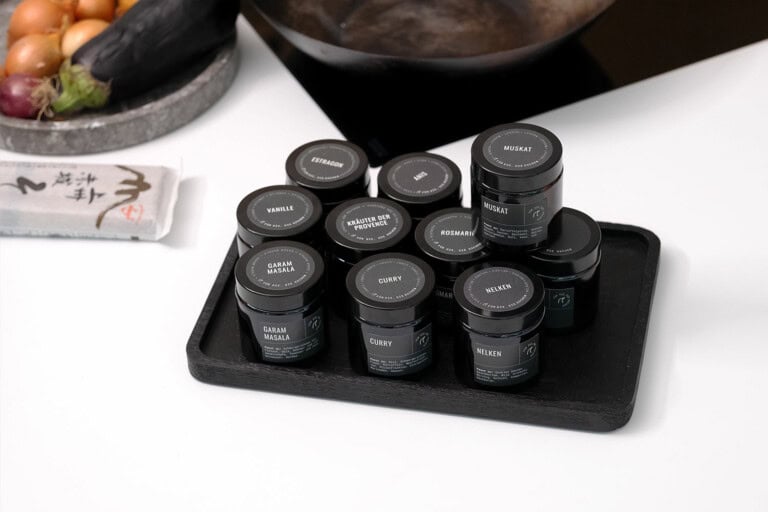 Gewürzgläser-Anthrazit-Tablett-Küche-V2-hoch