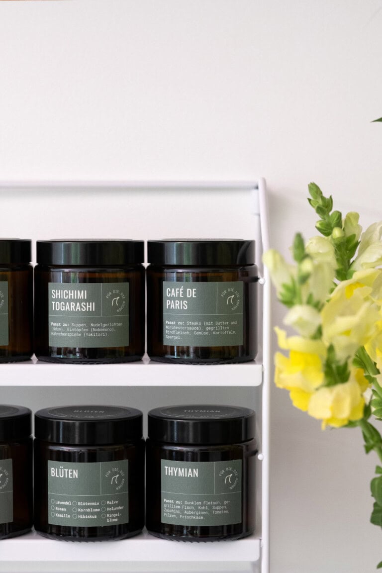 Gewürzgläser-Salbei-Regal-hoch