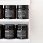 Gewürzgläser-anthrazit-Regal-close-V2