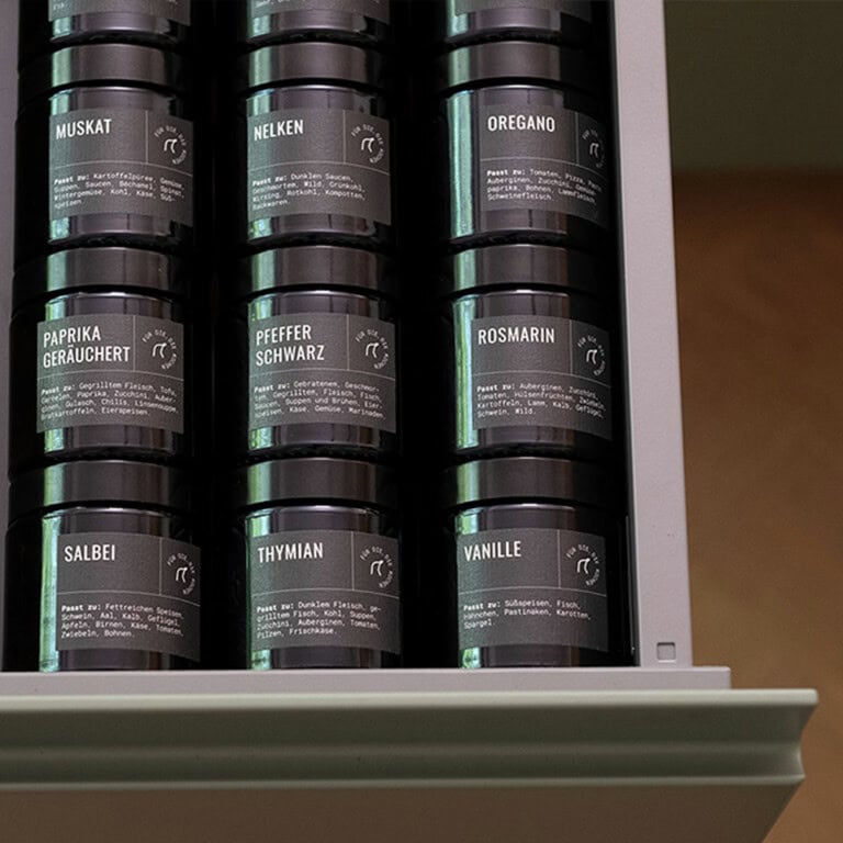 Gewürzgläser-anthrazit-Schublade-Front-V2