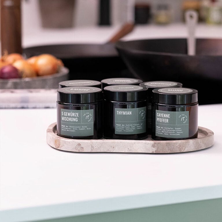 Gewürzgläser-salbei-tablett-Küche