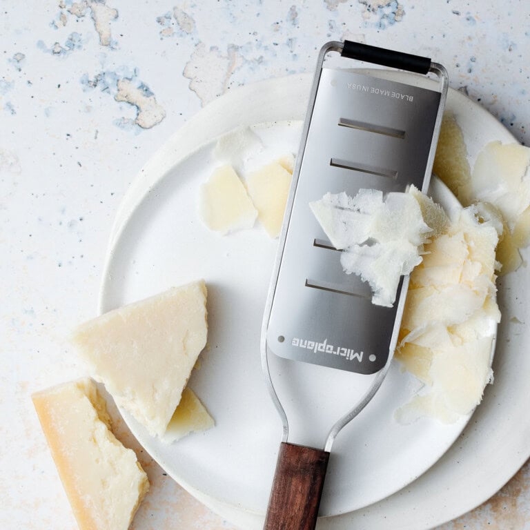 Microplane_Master_43306E_Large Shaver_Parmesan05