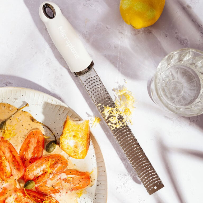 Microplane_Premium_Classic_46323_Zester_Cashmere_Tonnato01