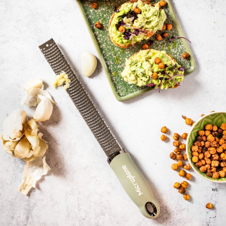 Microplane_Premium_Classic_46723_Zester_Sage Green_Toast2