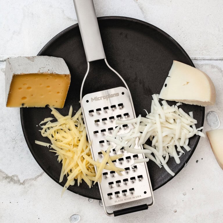 Microplane_Professional_59008_Extra Coarse_Cheese_deco07