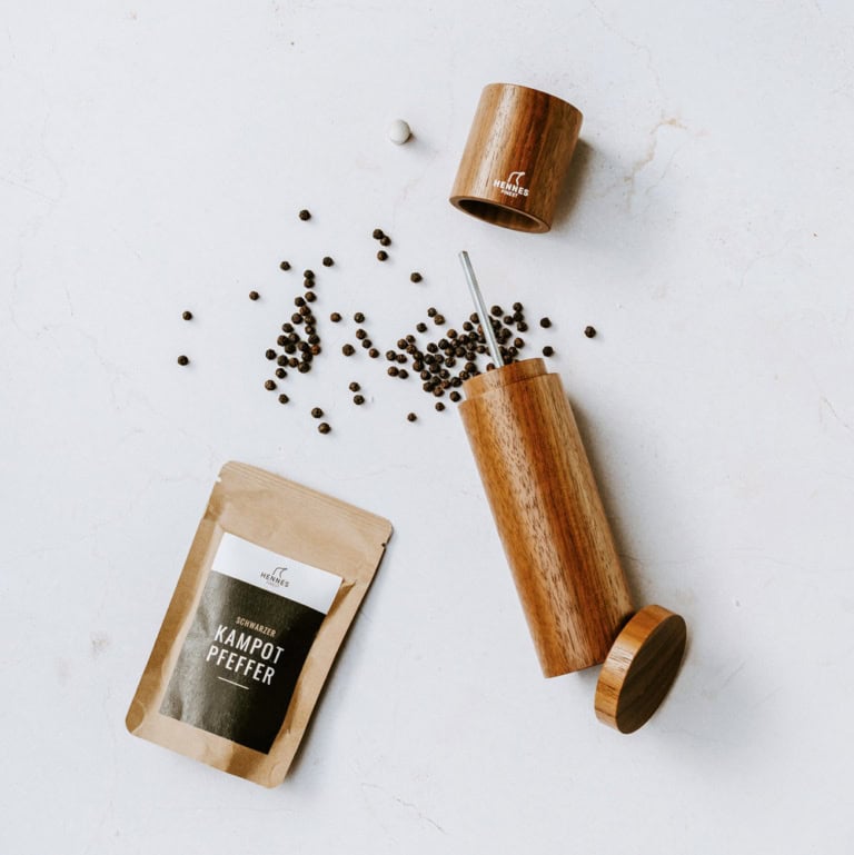 Walnussmühle_mit-Pfeffer